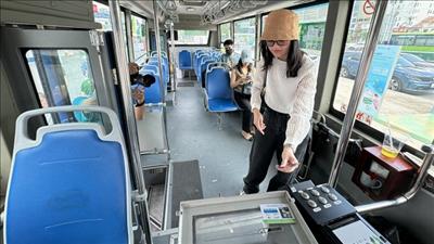 Người dân có thể sử dụng công nghệ thanh toán tự động thông minh khi đi xe buýt tại TPHCM