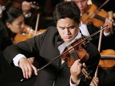 Nghệ sỹ violin Bùi Công Duy trình diễn hòa nhạc hữu nghị Việt - Mỹ