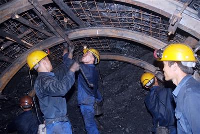 Đẩy nhanh tiến độ xây dựng các dự án mỏ mới