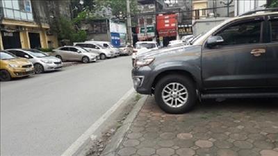 Hoàng Mai, Hà Nội: Bãi gửi xe không phép ngang nhiên hoạt động tại chung cư Nam Đô Complex
