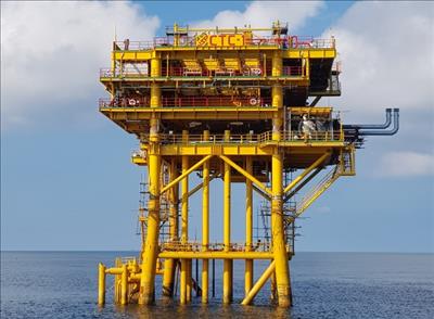 Giàn CTC1-WHP thuộc mỏ Cá Tầm đón dòng dầu đầu tiên