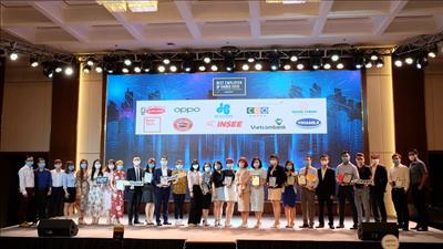 Vietcombank dẫn đầu Top Thương hiệu nhà tuyển dụng hấp dẫn nhất với sinh viên Việt Nam 2020 trong lĩnh vực tài chính – ngân hàng