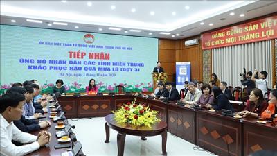EVNNPC trao tiền ủng hộ đồng bào miền Trung tại Ủy ban MTTQ Việt Nam TP Hà Nội