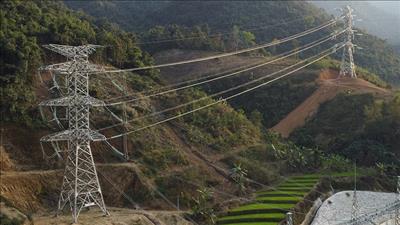 Đóng điện dự án truyền tải điện ở Lai Châu