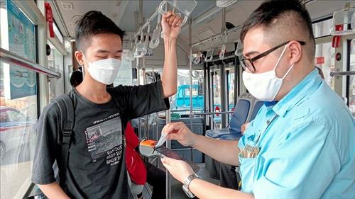 Hà Nội mở rộng thí điểm hệ thống vé điện tử cho các tuyến xe buýt