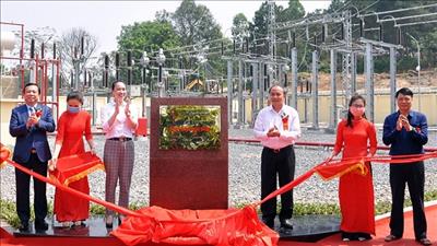 Gắn biển công trình cung cấp điện cho khu công nghiệp Khai Quang, Vĩnh Phúc