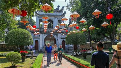 Năm 2024, thành phố Hà Nội phấn đấu đón khoảng 27 triệu lượt khách du lịch