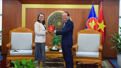 Canada thảo luận về hoạt động hợp tác hỗ trợ Việt Nam giảm phát thải