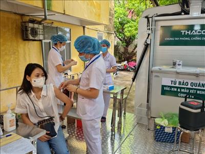 Hải Phòng: Bắt đầu tiêm hơn 800 mũi vaccine phòng COVID-19 bằng xe ô tô chuyên dụng