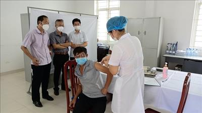 Vũ Thư, Thái Bình: Tiêm thử nghiệm vaccine Covivac giai đoạn 2 cho các tình nguyện viên