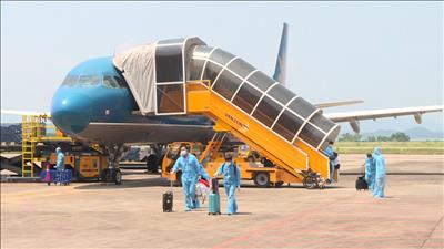 Quảng Ninh: Sân bay Vân Đồn đón hơn 300 khách từ Mỹ về Việt Nam