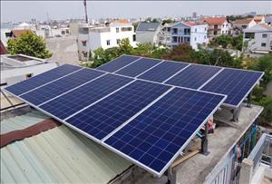 Hộ gia đình nên lắp đặt điện mặt trời mái nhà công suất như thế nào?