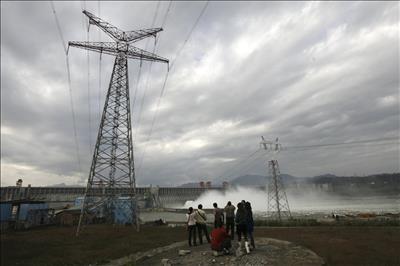 Trung Quốc tăng cường nhập khẩu điện từ láng giềng