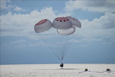 SpaceX đưa nhóm du khách không gian trở về an toàn