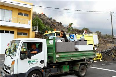 Tây Ban Nha: Các gia đình khẩn trương thu gom đồ khi núi lửa hoạt động