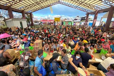 Philippines: Sau cơn bão RAI, lương thực của người dân cạn kiệt