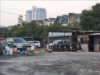 UBND phường Yên Hòa (Cầu Giấy, Hà Nội): Hàng loạt bãi xe không phép vẫn ngang nhiên hoạt động