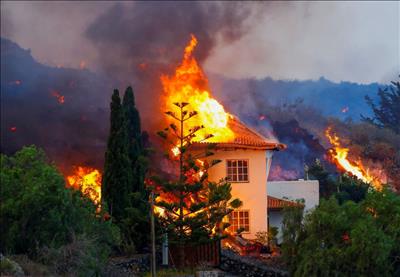 Tây Ban Nha: Núi lửa phun trào phá hủy hàng nghìn ngôi nhà