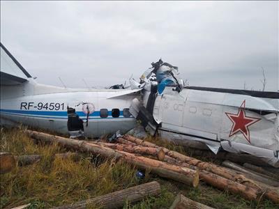 Nga: Máy bay chở những người nhảy dù gặp nạn