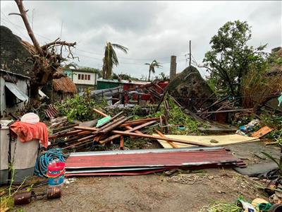Philippines: Miền Bắc bị cắt điện, lũ lụt do bão Chanthu