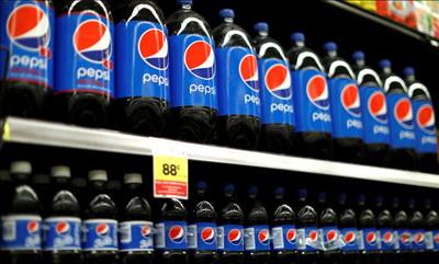 Pepsi đặt mục tiêu giảm một nửa sử dụng nhựa nguyên sinh trên mỗi khẩu phần ăn ở tất cả các thương hiệu vào năm 2030