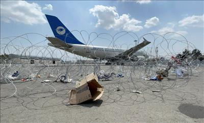Afghanistan: Sân bay Kabul đóng cửa, người dân sợ hãi đổ xô đến biên giới