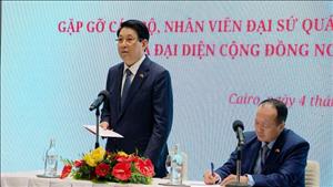 Chủ tịch nước Lương Cường gặp gỡ cán bộ, nhân viên Đại sứ quán và cộng đồng người Việt Nam tại Ai Cập