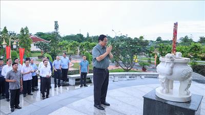 Thủ tướng tưởng niệm, tri ân các anh hùng liệt sĩ, người có công tại tỉnh An Giang