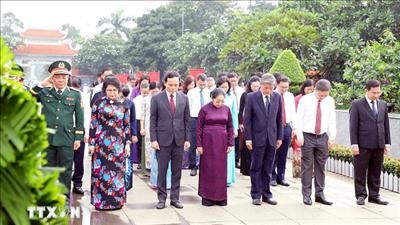 Dâng hương tưởng niệm Chủ tịch Hồ Chí Minh, Chủ tịch Tôn Đức Thắng