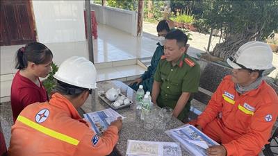 Tuyên truyền về việc bảo vệ hành lang an toàn lưới truyền tải điện