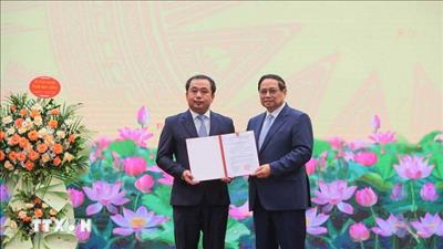 Thủ tướng trao quyết định giao quyền Bộ trưởng Bộ Nông nghiệp và Môi trường