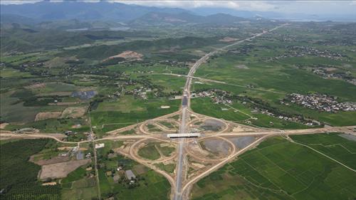 Thủ tướng yêu cầu hoàn thành 3.000 km đường bộ cao tốc trong năm 2025