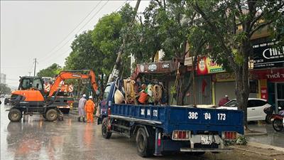 Bộ Công Thương chỉ đạo toàn ngành tập trung khắc phục thiệt hại do bão số 5 và hoàn lưu sau bão