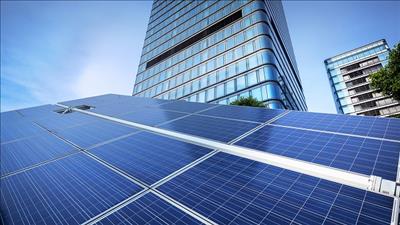 Sử dụng điện mặt trời mái nhà cho các công trình cân bằng năng lượng