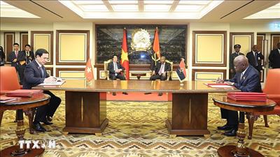 Chủ tịch nước Lương Cường hội đàm với Tổng thống Angola