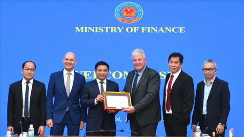 Việt Nam hợp tác phát triển công nghiệp bán dẫn với Tập đoàn ASML của Hà Lan