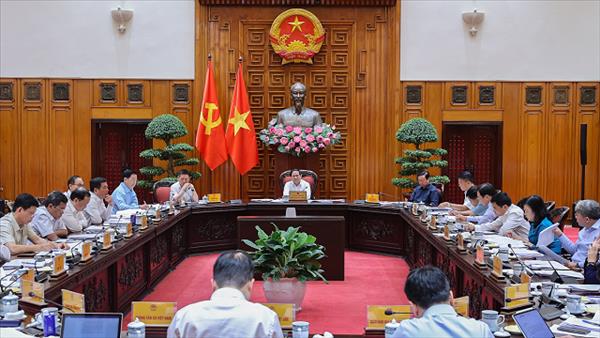 Thủ tướng: Tiếp tục đổi mới tư duy, cách làm trong đầu tư công, tập trung cho các dự án 