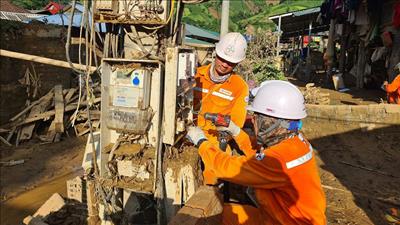Tập trung khôi phục hệ thống điện tại các xã, bản bị ảnh hưởng bởi mưa lũ