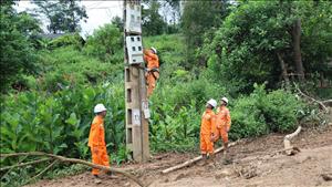 Khôi phục cấp điện cho 100% khách hàng ở vùng lũ Điện Biên