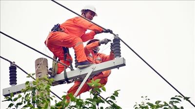 Chuẩn bị giải pháp để đảm bảo cấp điện an toàn trong mùa mưa bão