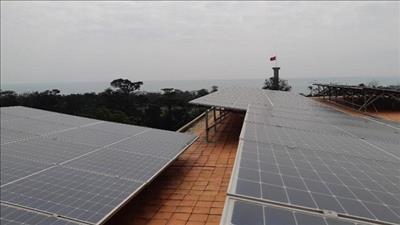 Vận hành hệ thống điện mặt trời mái nhà thứ hai tại huyện đảo Cồn Cỏ (Quảng Trị)