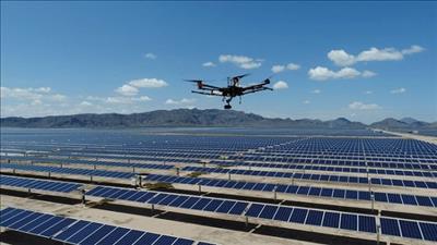 Sử dụng drone trong việc vận hành, bảo dưỡng hệ thống năng lượng mặt trời