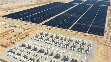 Nhà máy điện mặt trời lớn nhất thế giới đi vào hoạt động