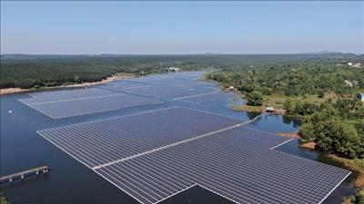 Nghệ An chấp thuận chủ trương đầu tư 2 dự án điện mặt trời trên lòng hồ