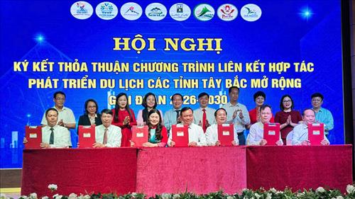 Các tỉnh Tây Bắc mở rộng tăng cường hợp tác phát triển du lịch với TPHCM