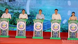 Chủ tịch Quốc hội dự lễ khởi động dự án chào mừng ngày bầu cử