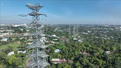 Đóng điện đường dây 220kV đấu nối trạm biến áp 500kV Long Thành