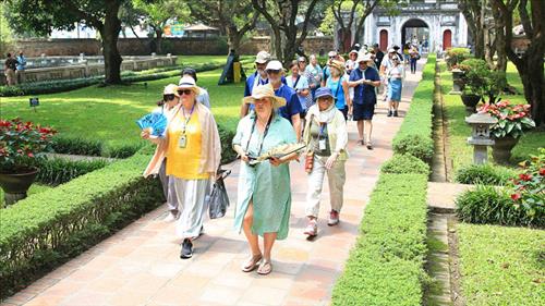 Việt Nam đón hơn 15,4 triệu lượt khách quốc tế trong 9 tháng năm 2025