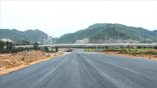Rà soát, tháo gỡ các vướng mắc liên quan đến 4 dự án giao thông trọng điểm