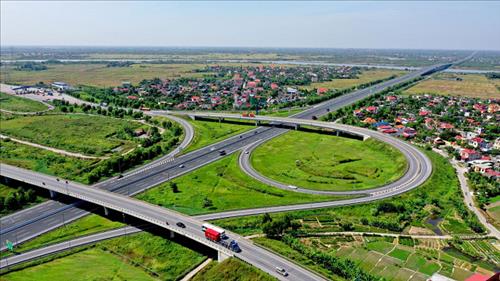 Tập trung nguồn lực để hoàn thành đúng tiến độ các dự án giao thông trọng điểm